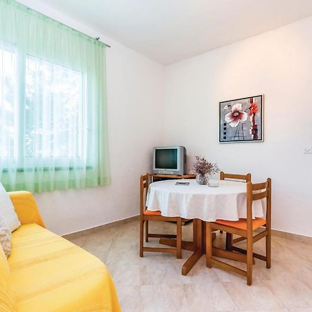 1 Bedroom Awesome Apartment In Supetarska Draga Εξωτερικό φωτογραφία