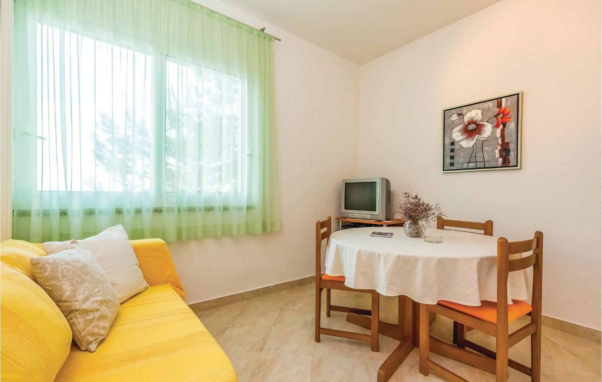 1 Bedroom Awesome Apartment In Supetarska Draga Εξωτερικό φωτογραφία